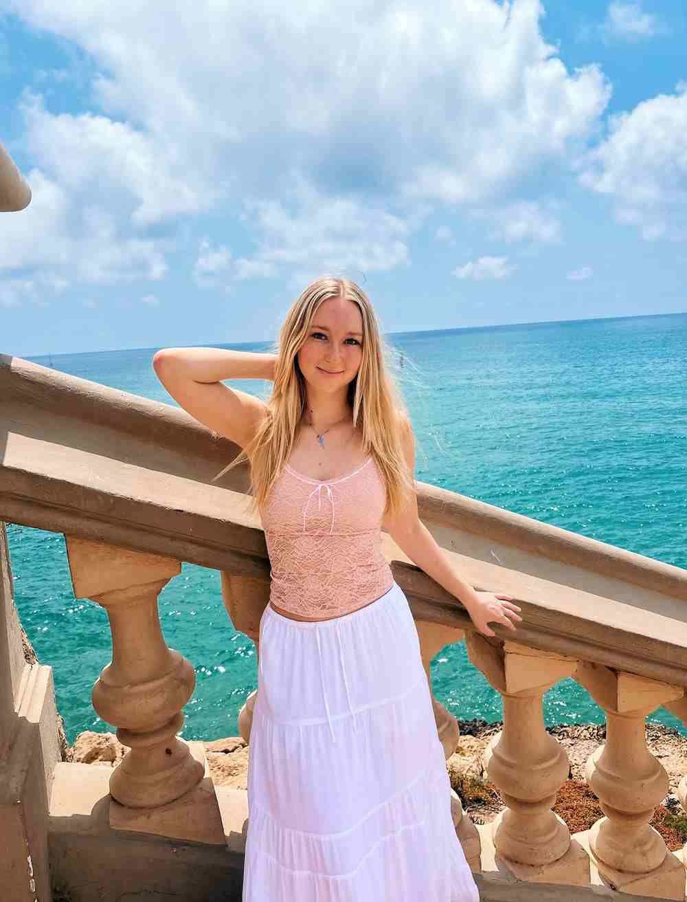 Taylor Szajna, Spain